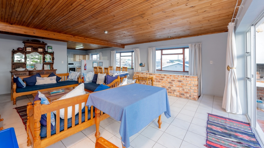 7 Bedroom Property for Sale in Struisbaai Western Cape